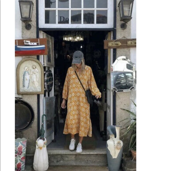 ✅SOLD✅Zara printed midi dress - Picture 7 of 16